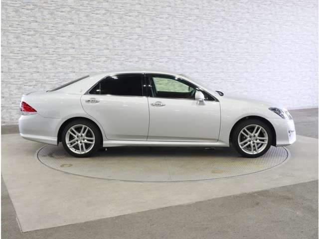 CROWN sedan