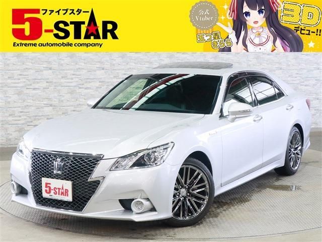 CROWN sedan