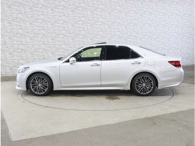 CROWN sedan