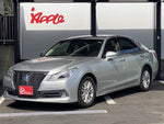 CROWN sedan hybrid