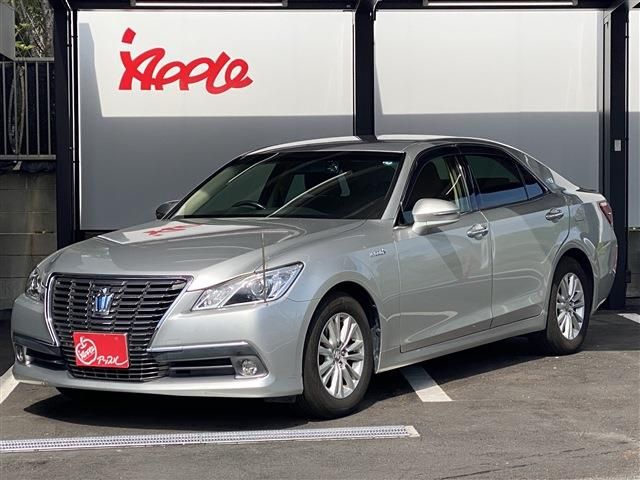 CROWN sedan hybrid