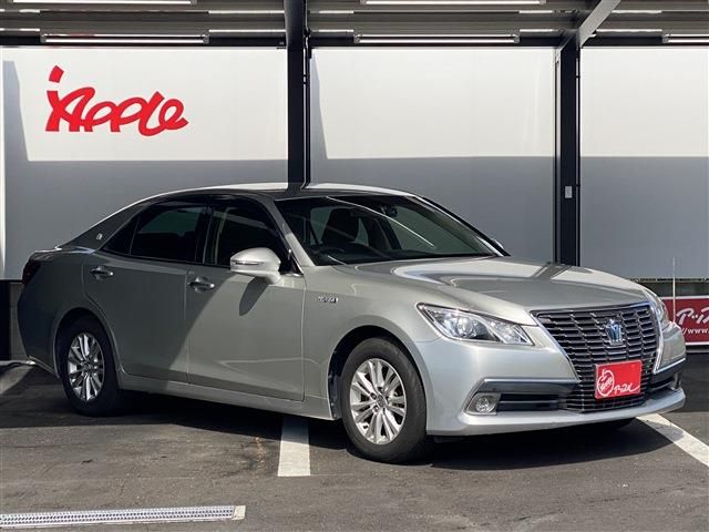 CROWN sedan hybrid