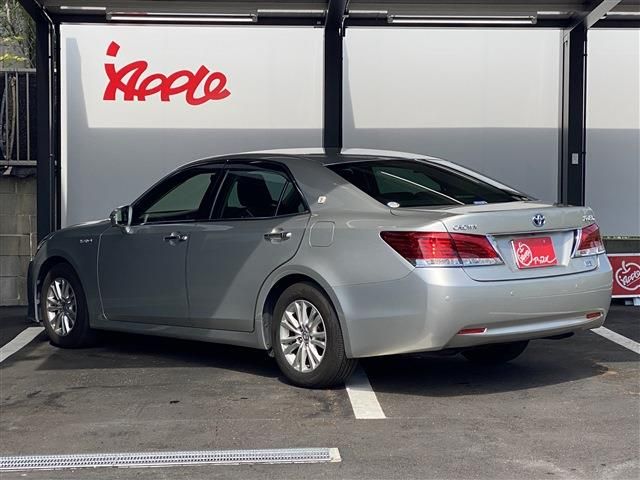 CROWN sedan hybrid