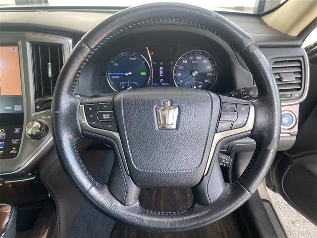CROWN sedan hybrid