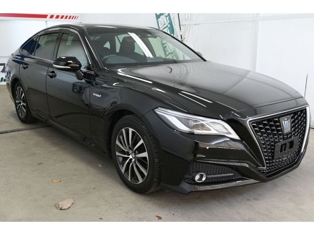 CROWN sedan hybrid
