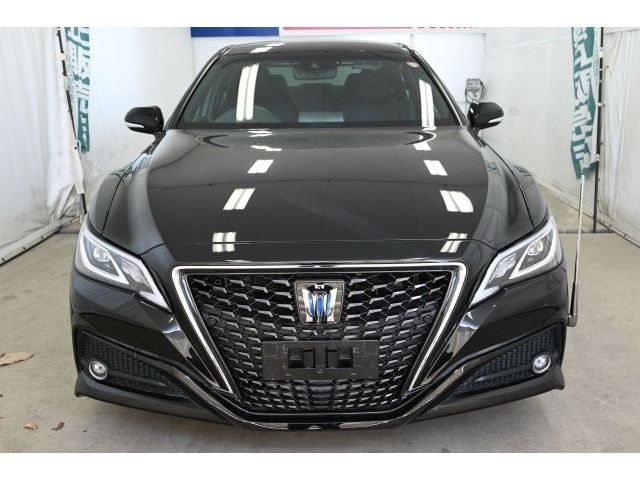 CROWN sedan hybrid