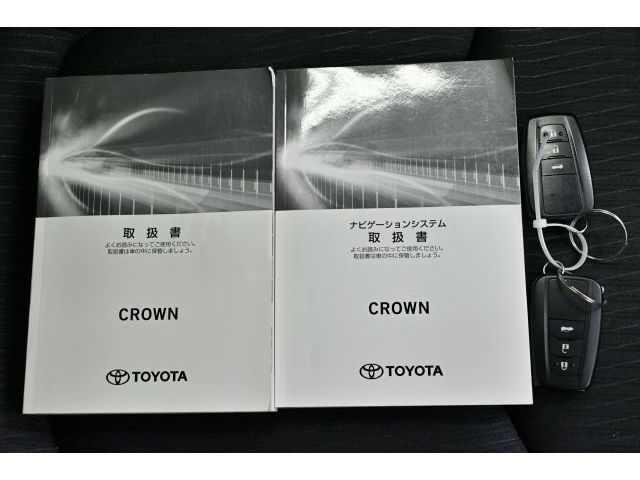 CROWN sedan hybrid