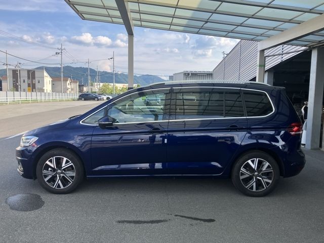 VOLKSWAGEN GOLF TOURAN