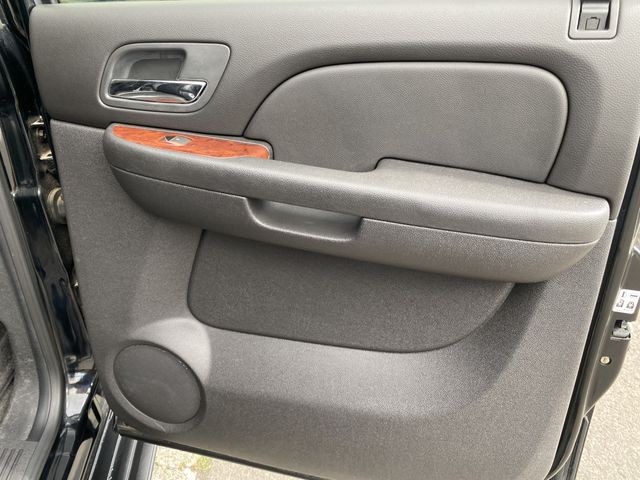 CHEVROLET SUBURBAN