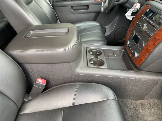 CHEVROLET SUBURBAN