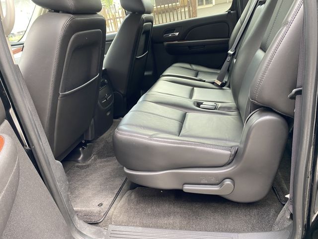 CHEVROLET SUBURBAN