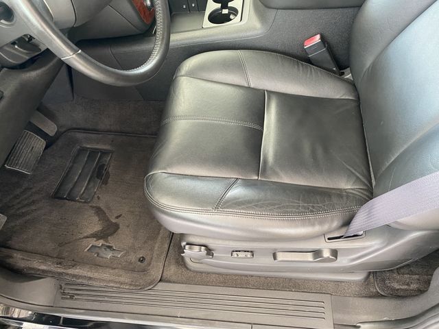 CHEVROLET SUBURBAN
