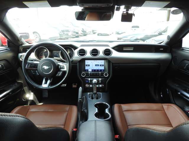 FORD MUSTANG