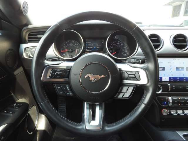 FORD MUSTANG