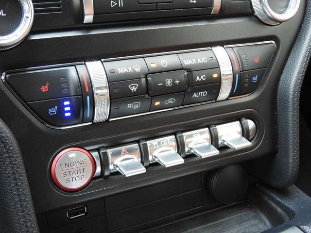 FORD MUSTANG