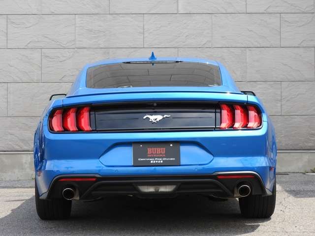 FORD MUSTANG