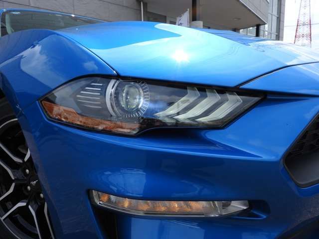 FORD MUSTANG