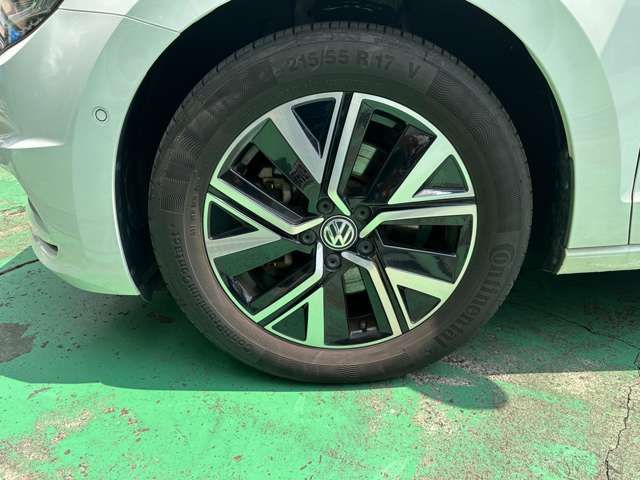 VOLKSWAGEN GOLF TOURAN
