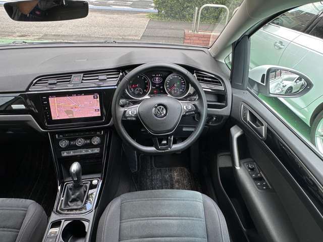 VOLKSWAGEN GOLF TOURAN