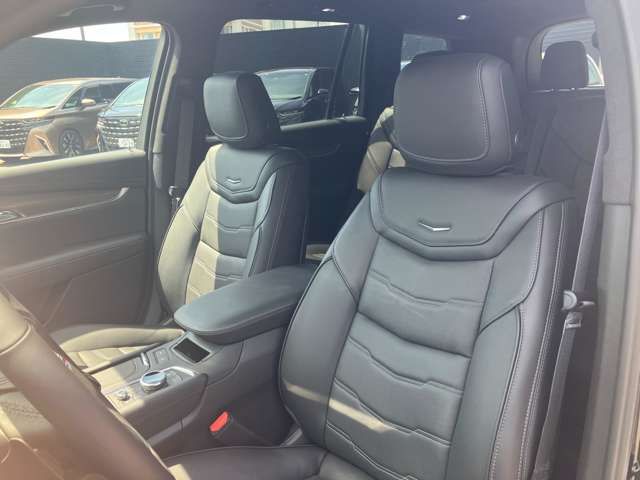 CADILLAC XT6