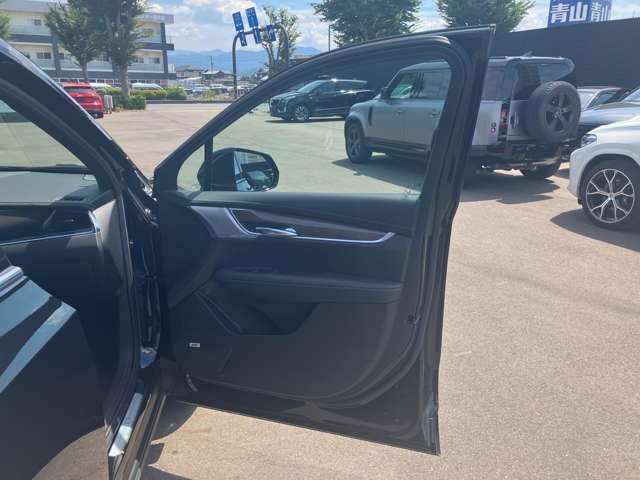CADILLAC XT6