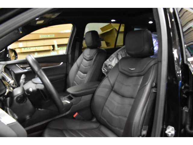CADILLAC XT6
