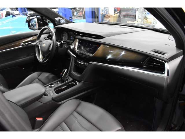 CADILLAC XT6
