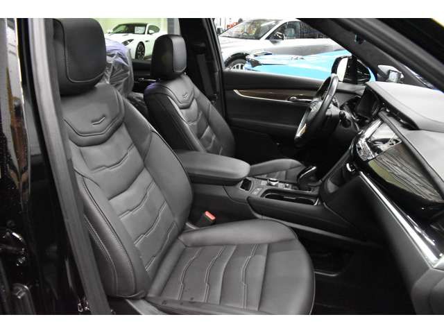 CADILLAC XT6