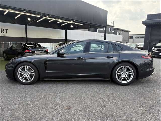 PORSCHE PANAMERA
