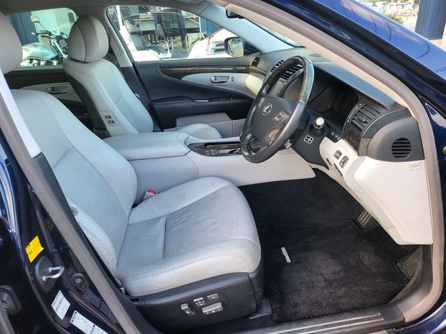 LEXUS LS600h