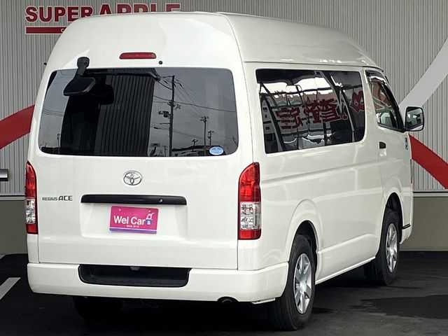 REGIUSACE 4WD van