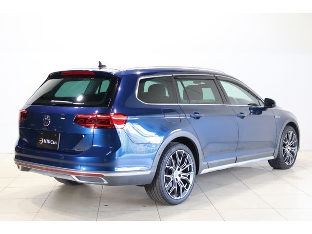 VOLKSWAGEN PASSAT Alltrack