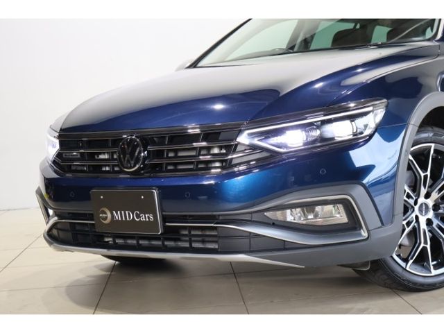 VOLKSWAGEN PASSAT Alltrack