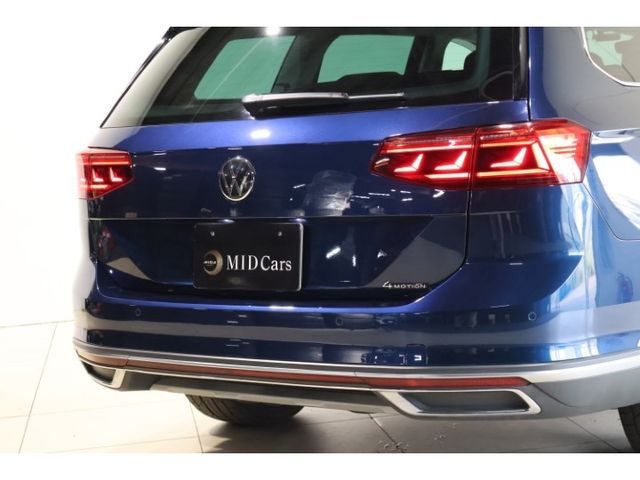 VOLKSWAGEN PASSAT Alltrack
