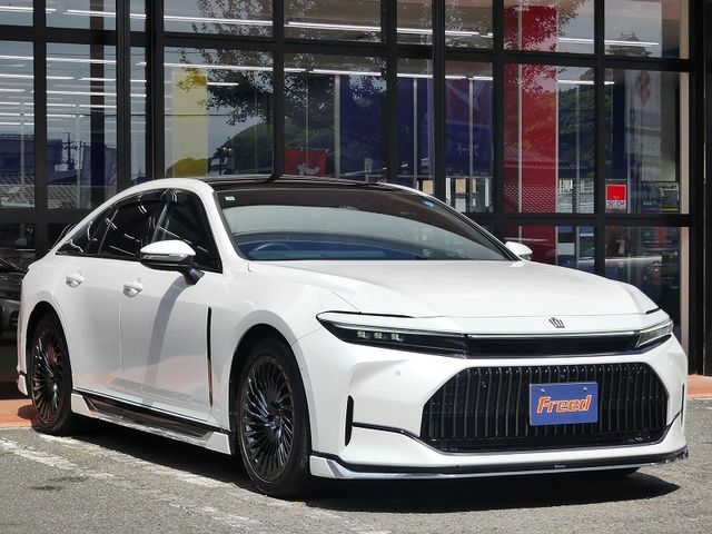 CROWN sedan hybrid