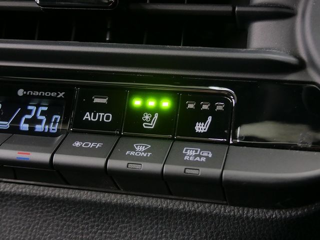 CROWN sedan hybrid