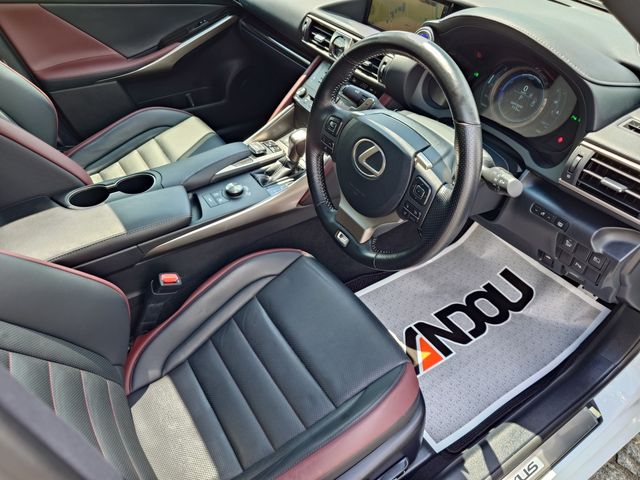 LEXUS IS300h
