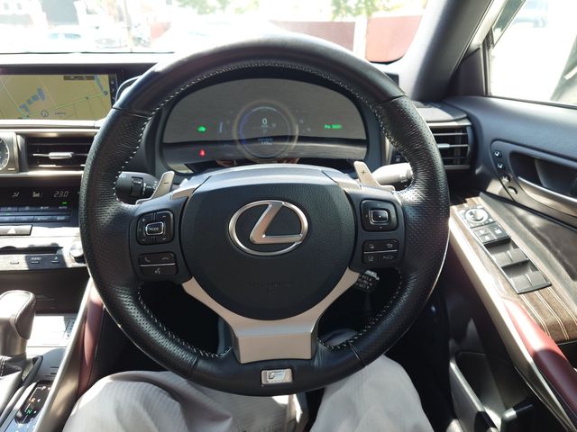 LEXUS IS300h