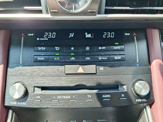 LEXUS IS300h