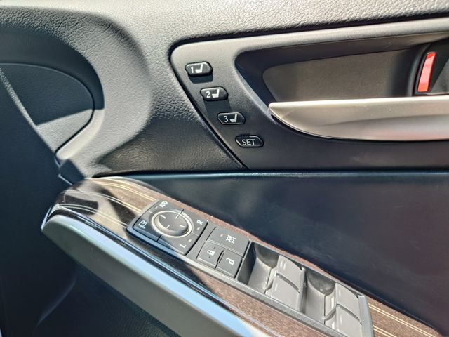 LEXUS IS300h