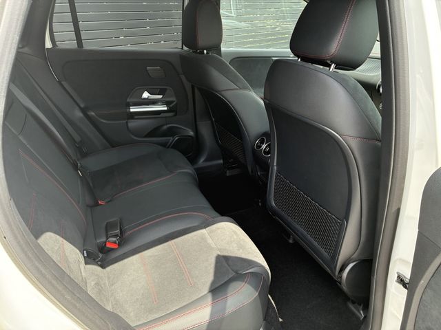 MERCEDES BENZ EQA