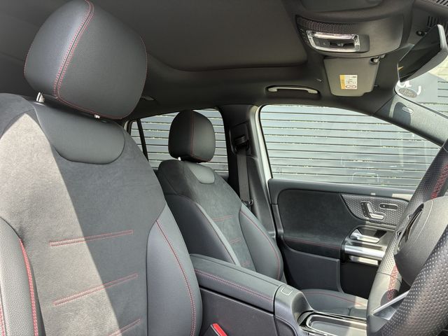 MERCEDES BENZ EQA