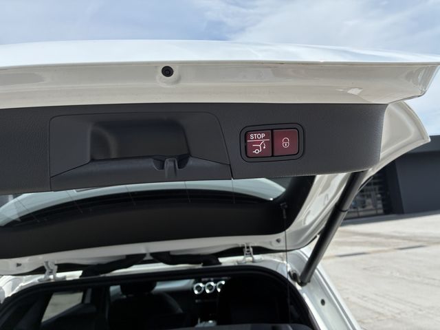 MERCEDES BENZ EQA