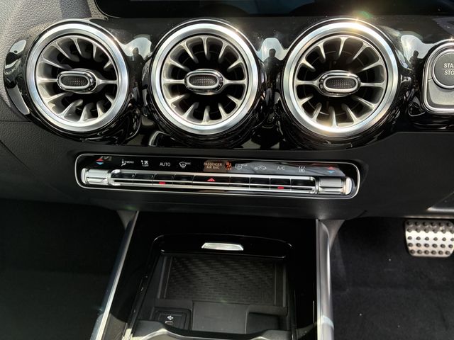 MERCEDES BENZ EQA