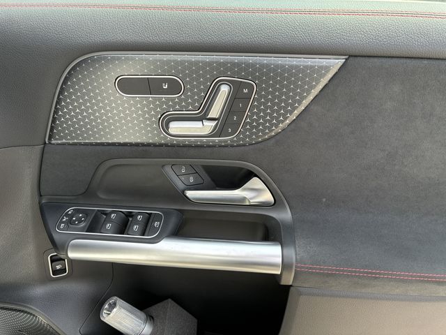 MERCEDES BENZ EQA