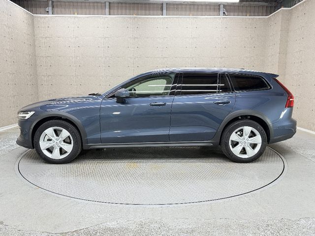 VOLVO V60 CROSS COUNTRY
