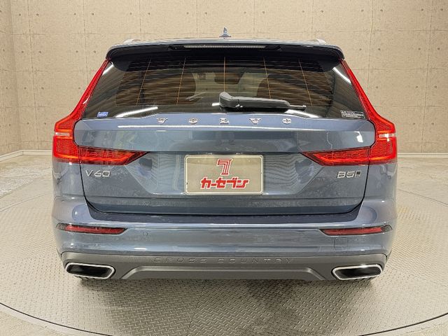 VOLVO V60 CROSS COUNTRY