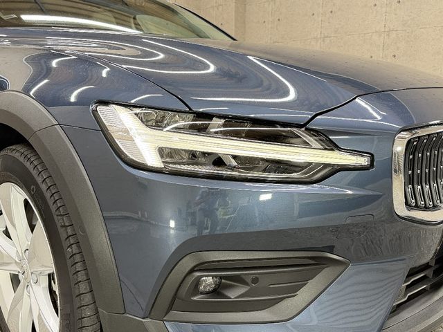 VOLVO V60 CROSS COUNTRY