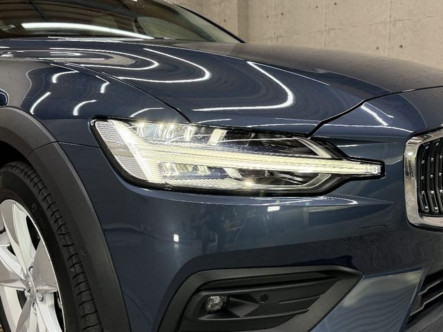 VOLVO V60 CROSS COUNTRY