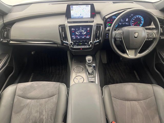 CROWN sedan hybrid